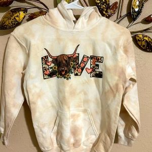 Tie dye kid’s sweatshirt.